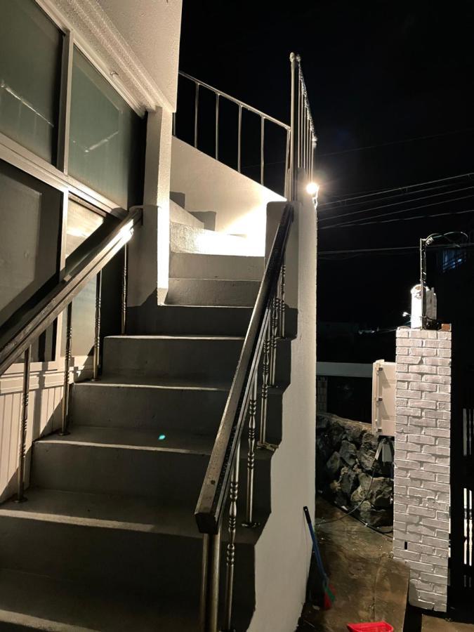済州市 Cozy Sinchon 2548ヴィラ エクステリア 写真